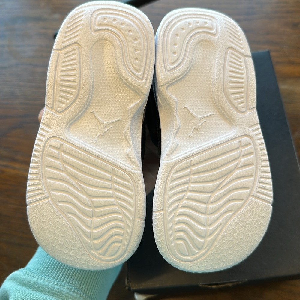 Jordan max aura 5 toddler 9c size - Picture 5 of 7